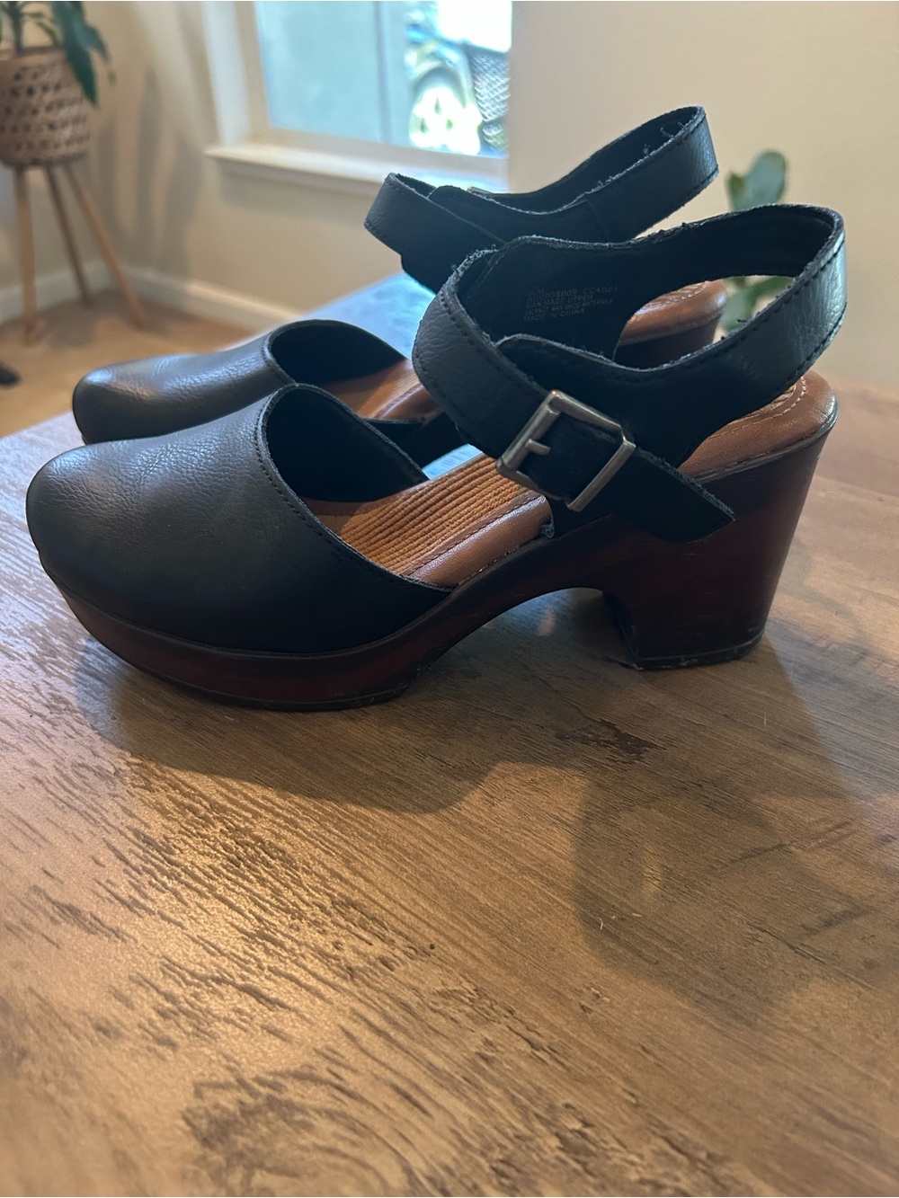Boc Closed Toe Clog - women size 8 - Picture 3 of 7